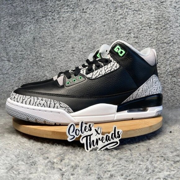 Air Jordan 3 Retro 'Green Glow' Size 10 Men Sneakers CT8532-031 - Picture 5 of 8